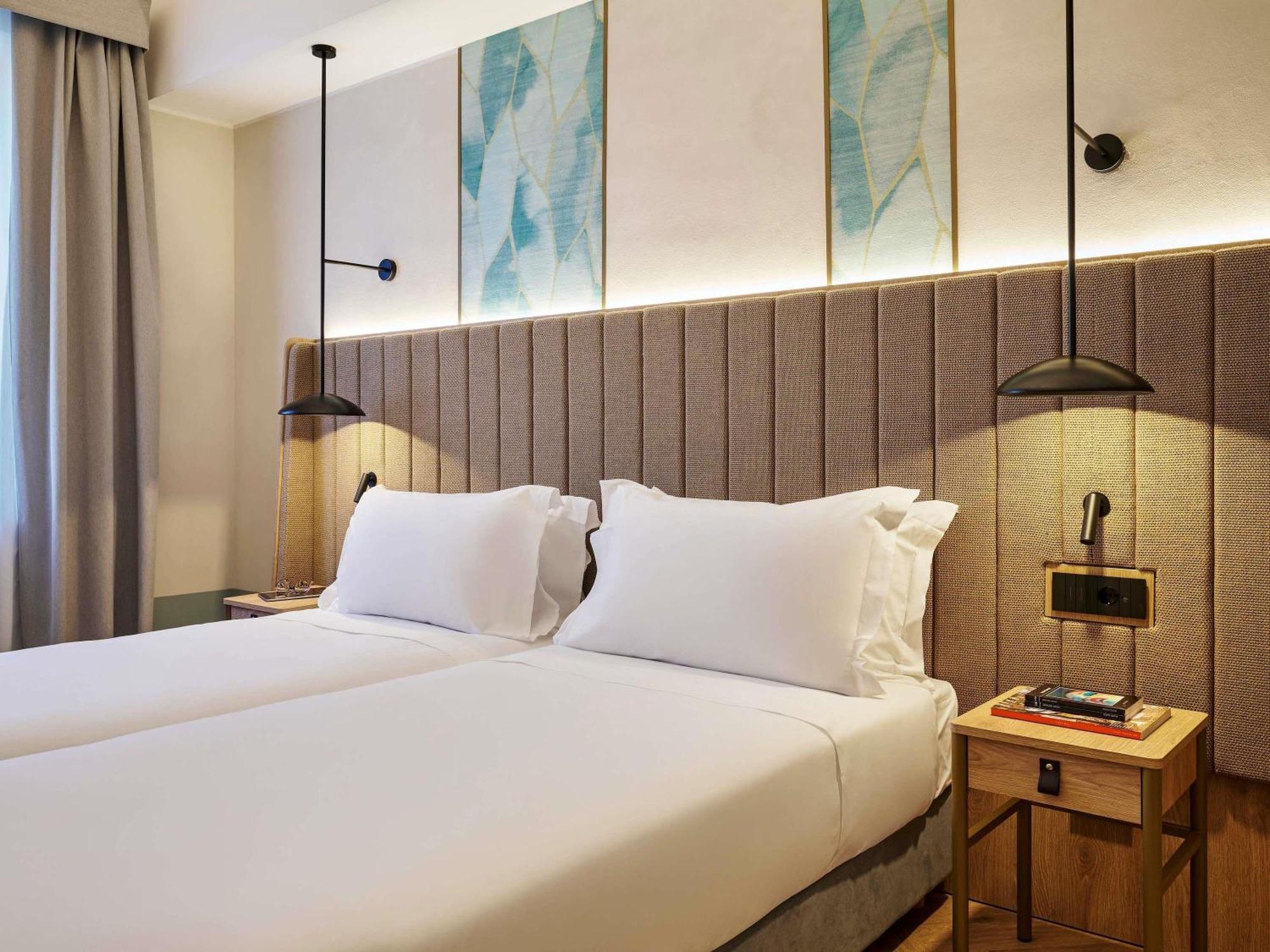Deluxe Room Twin Beds